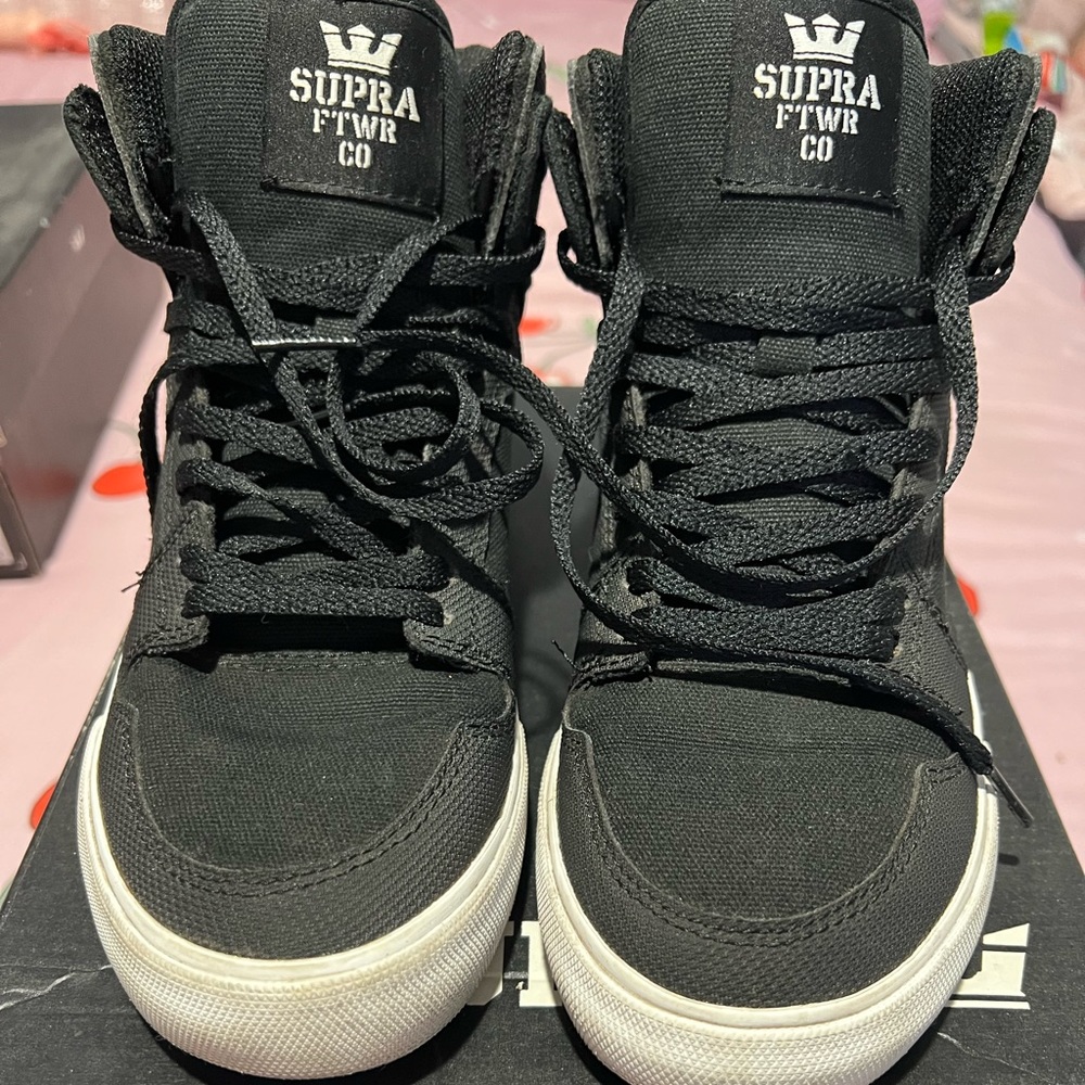 Black Supras